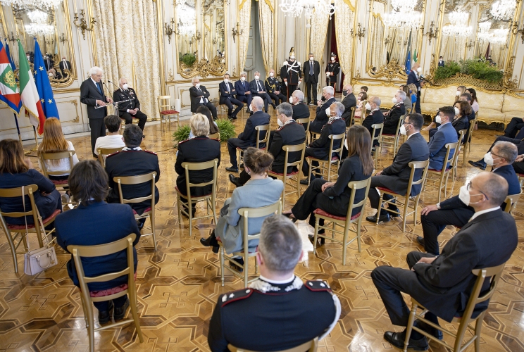Il Presidente Sergio Mattarella con il Comandante Generale dell’Arma dei Carabinieri, unitamente ad una delegazione, per la presentazione del Convegno Internazionale, organizzato in occasione della Giornata Mondiale della Biodiversità