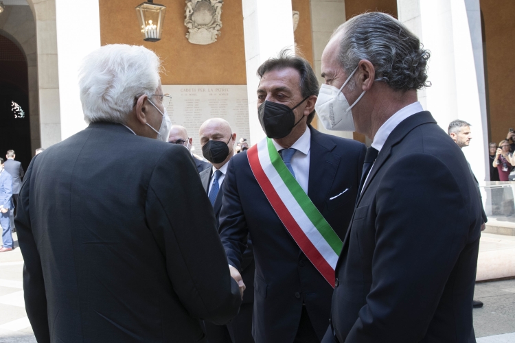 Il Presidente della Repubblica Sergio Mattarella con Luca Zaia, Presidente della Regione Veneto, e con  Sergio Giordani, Sindaco di Padova, in occasione della cerimonia di inaugurazione dell’anno accademico 2021/2022 e dell’800° anniversario di fondazione dell’Università degli Studi di Padova 
