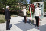 Mattarella depone una corona al Monumento in memoria delle vittime del sisma