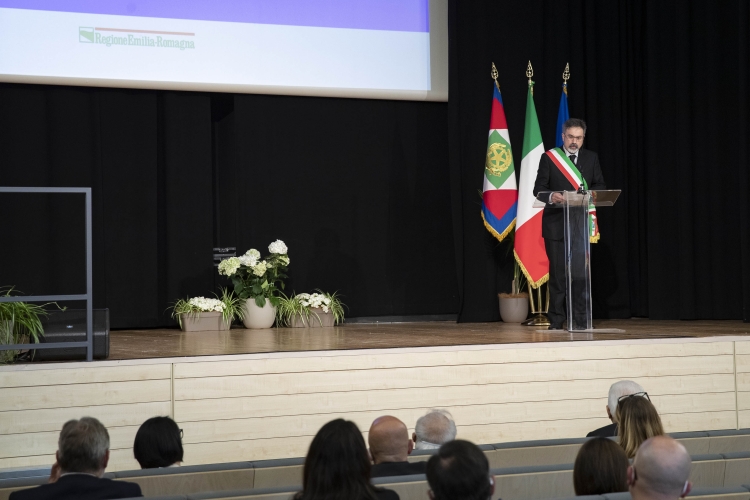 Il Sindaco di Medolla durante la cerimonia in occasione della ricorrenza del 10° anniversario del sisma in Emilia del maggio 2012

