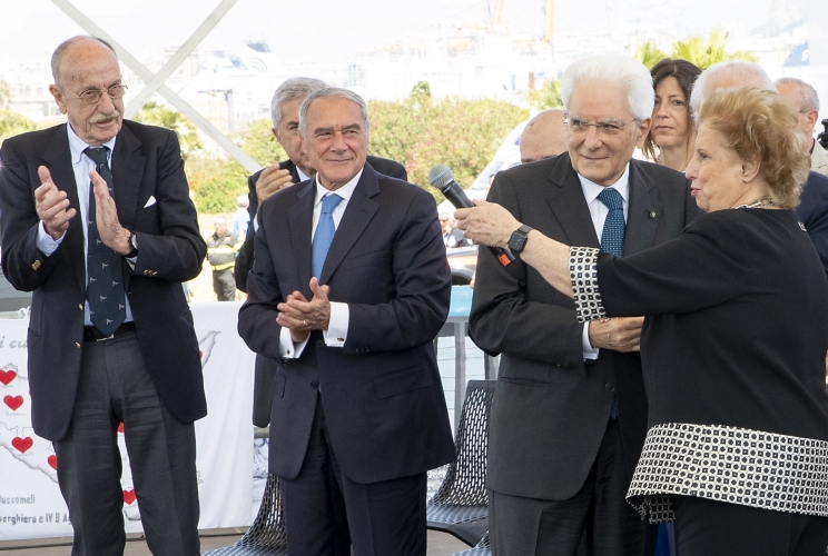 Il Presidente Sergio Mattarella con Maria Falcone, Presidente della Fondazione Falcone, Giuseppe Ayala e Sen. Pietro Grasso, già magistrati del pool antimafia palermitano, in occasione dell'iniziativa dal titolo "La memoria di tutti. Italia, Palermo 30 anni dopo"