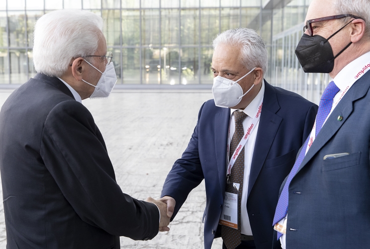 Il Presidente Sergio Mattarella accolto dal Prof. Gaetano Paludetti, Direttore dell’Unità operativa complessa di otorinolaringoiatria del Policlinico universitario “Agostino Gemelli” e dal Dott. Domenico Cuda, Presidente della Società Italiana di Otorinolaringoiatria e Chirurgia Cervico Facciale al suo arrivo al Centro Congressi "La nuvola", in occasione del 108° Congresso nazionale di otorinolaringoiatria e chirurgia cervico-facciale