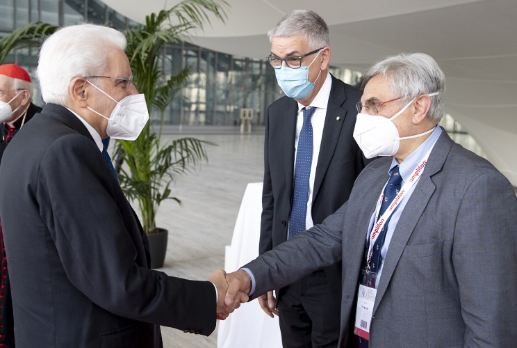 Il Presidente Sergio Mattarella con il Prof. Silvio Brusaferro, Presidente dell’Istituto Superiore di Sanità e il Dott. Franco Vimercati, Presidente della Federazione delle Società Medico-Scientifiche Italiane al suo arrivo al Centro Congressi "La nuvola", in occasione del 108° Congresso nazionale di otorinolaringoiatria e chirurgia cervico-facciale