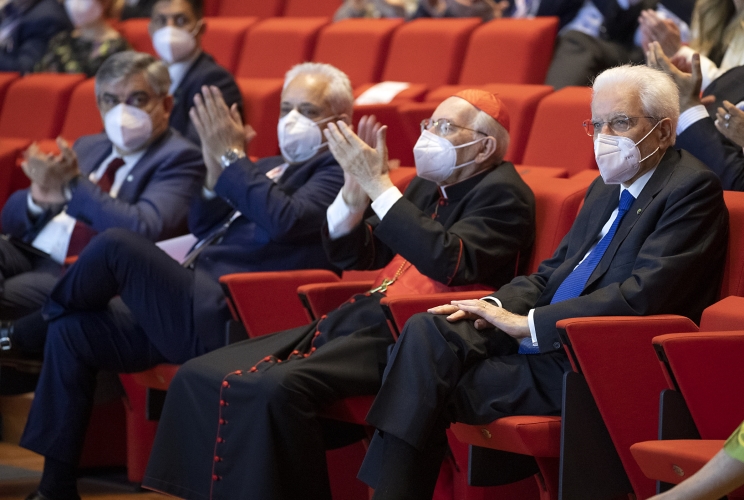 Il Presidente Sergio Mattarella, con a fianco S.E.R. Card. Giovanni Battista Re, Decano del Collegio cardinalizio, in occasione del 108° Congresso nazionale di otorinolaringoiatria e chirurgia cervico-facciale