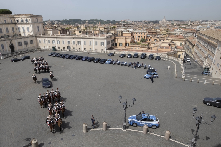 S.E. il Signor Abdelmadjid Tebboune, Presidente della Repubblica Algerina Democratica e Popolare arriva a Palazzo del Quirinale,in occasione della visita di Stato
(foto di Francesco Ammendola - Ufficio per la Stampa e la Comunicazione della Presidenza della Repubblica)
