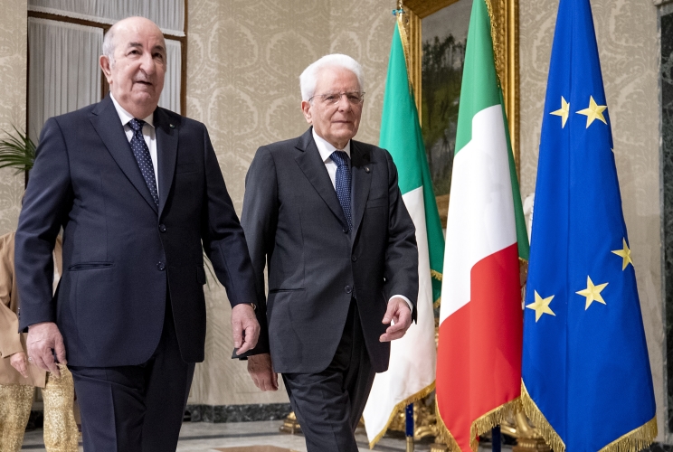 Il Presidente Sergio Mattarella e il Presidente della Repubblica Algerina Democratica e Popolare Abdelmadjid Tebboune poco prima dei colloqui