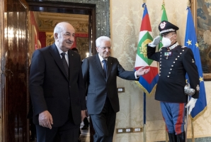 Il Presidente Sergio Mattarella e il Presidente della Repubblica Algerina Democratica e Popolare Abdelmadjid Tebboune poco prima dei colloqui