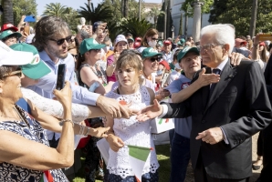 Il Presidente Sergio Mattarella nei giardini del Quirinale, in occasione della Festa della Repubblica