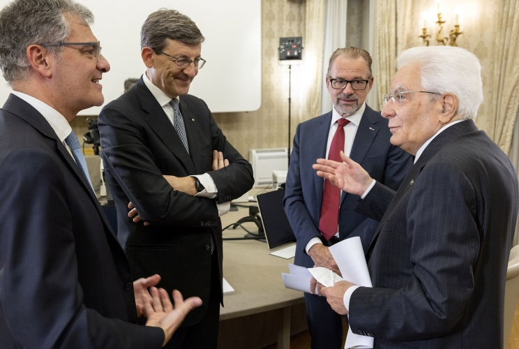 Il Presidente Sergio Mattarella a colloquio con Vittorio Colao, Ministro per l’innovazione tecnologica e la transizione digitale, Josef Aschbacher, Direttore generale dell’ESA e Giorgio Saccoccia, Presidente dell’ASI, in occasione del collegamento con l’astronauta Samantha Cristoforetti dalla Stazione Spaziale Internazionale