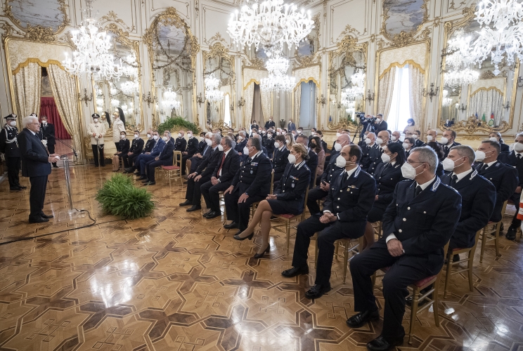 Il Presidente Sergio Mattarella nel corso dell'incontro con Carlo Renoldi, Capo del Dipartimento dell’Amministrazione Penitenziaria, unitamente ad una rappresentanza del Corpo di Polizia Penitenziaria, in occasione del 205° anniversario della sua costituzione