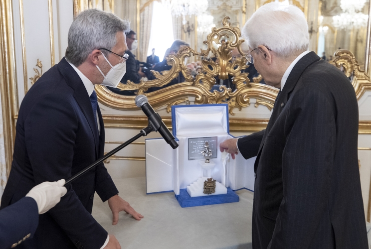 Il Presidente Sergio Mattarella nel corso dell'incontro con Carlo Renoldi, Capo del Dipartimento dell’Amministrazione Penitenziaria, unitamente ad una rappresentanza del Corpo di Polizia Penitenziaria, in occasione del 205° anniversario della sua costituzione