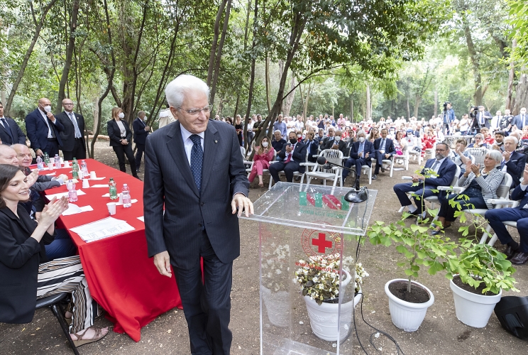 Il Presidente Sergio Mattarella in occasione della visita alla comunità e al centro terapeutico di Villa Maraini in occasione della giornata mondiale per la prevenzione e la lotta alle tossicodipendenze