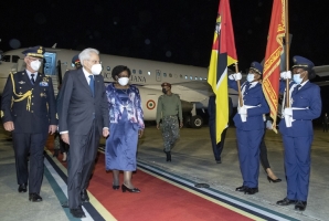 Il Presidente della Repubblica Sergio Mattarella al suo arrivo a Maputo in occasione della visita di Stato