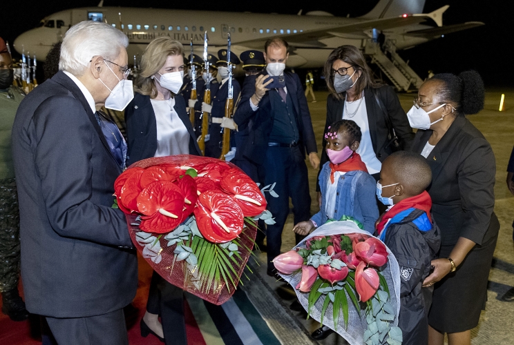 Il Presidente della Repubblica Sergio Mattarella al suo arrivo a Maputo in occasione della visita di Stato