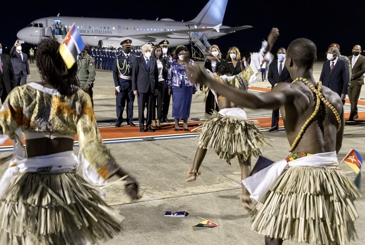 Il Presidente della Repubblica Sergio Mattarella al suo arrivo a Maputo in occasione della visita di Stato