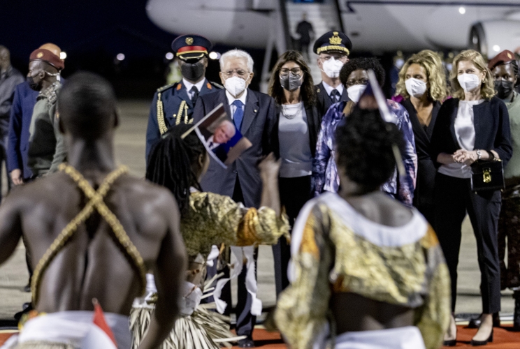Il Presidente della Repubblica Sergio Mattarella al suo arrivo a Maputo in occasione della visita di Stato