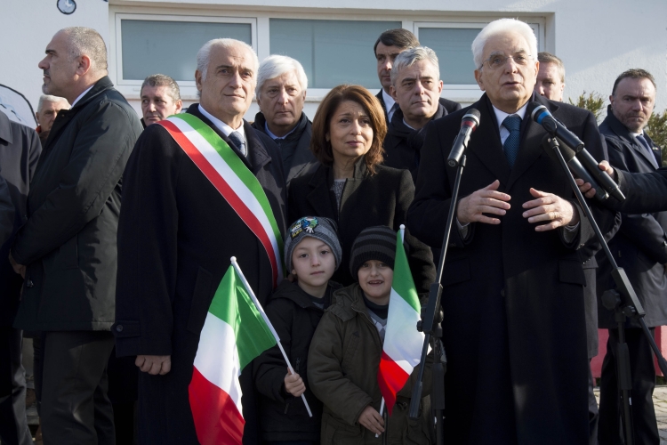 Il Presidente Sergio Mattarella con il Sindaco di Porto Recanati Roberto Mozzicafreddo 