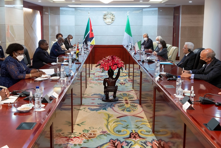 Il Presidente della Repubblica Sergio Mattarella durante i colloqui con il Presidente della Repubblica del Mozambico, Filipe Jacinto Nyusi, allargati alle delegazioni ufficiali