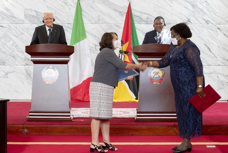 Il Presidente della Repubblica Sergio Mattarella con il Presidente della Repubblica del Mozambico, in occasione della firma del Piano Indicativo Pluriennale di Cooperazione allo Sviluppo