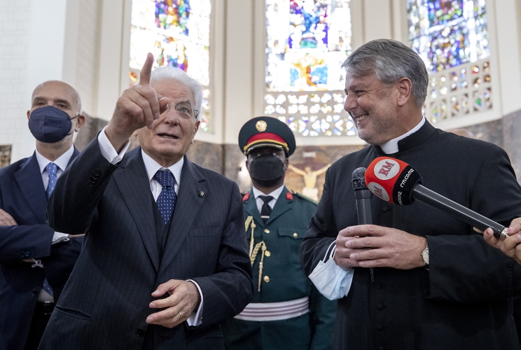  Il Presidente della Repubblica Sergio Mattarella nel corso della visita alla Cattedrale di Maputo
