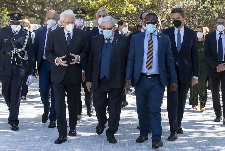  Il Presidente della Repubblica Sergio Mattarella visita il Centro Culturale Italo-Zambiano, accompagnato dal Direttore Gaudenzio Rossi