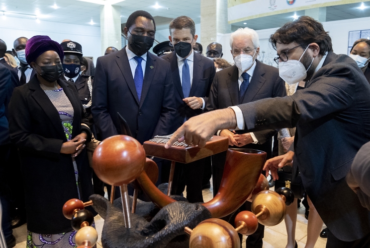 Il Presidente della Repubblica Sergio Mattarella con il Presidente dello Zambia, Hakaind Hichilema, visitano il Museo Nazionale di Lusaka
