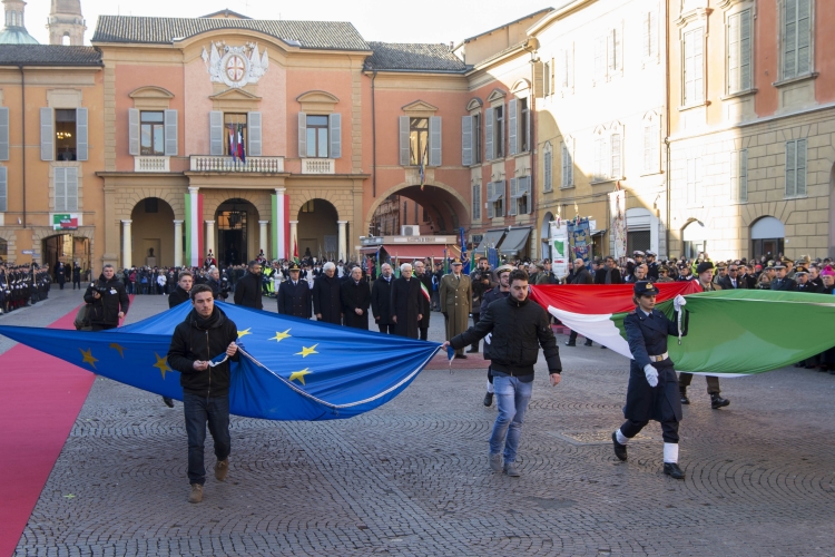 Il Presidente della Repubblica Sergio Mattarella durante la cerimonia dell'alzabandiera