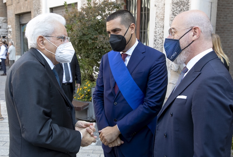 Il Presidente della Repubblica Sergio Mattarella accolto da Stefano Bonaccini, Presidente della Regione Emilia Romagna e Michele de Pascale, Sindaco di Ravenna e Presidente della Provincia di Ravenna