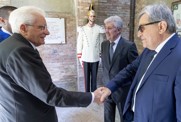 Il Presidente della Repubblica Sergio Mattarella con Giovanni Monti, Presidente Legacoop Emilia Romagna e Lorenzo Cottignoli, Presidente della Federazione delle Cooperative della Provincia di Ravenna