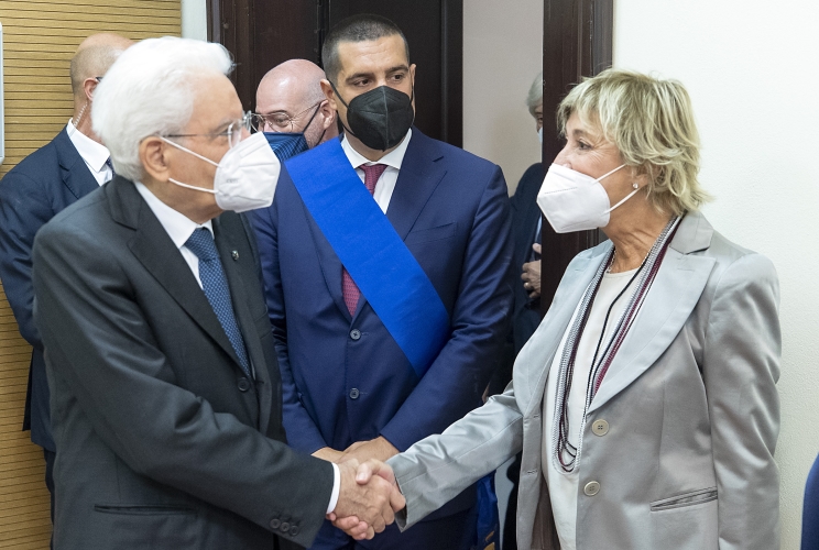 Il Presidente della Repubblica Sergio Mattarella con la Prof.ssa Simona Colarizi, Professore emerito di storia contemporanea dell’Università Sapienza di Roma