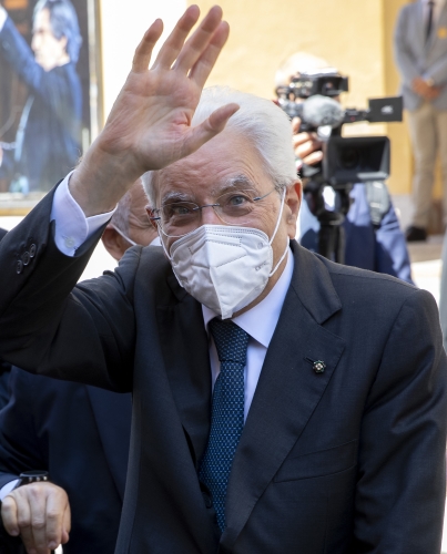 Il Presidente Sergio Mattarella al termine della commemorazione del centenario dell’assalto fascista alla sede della Federazione delle Cooperative della Provincia di Ravenna