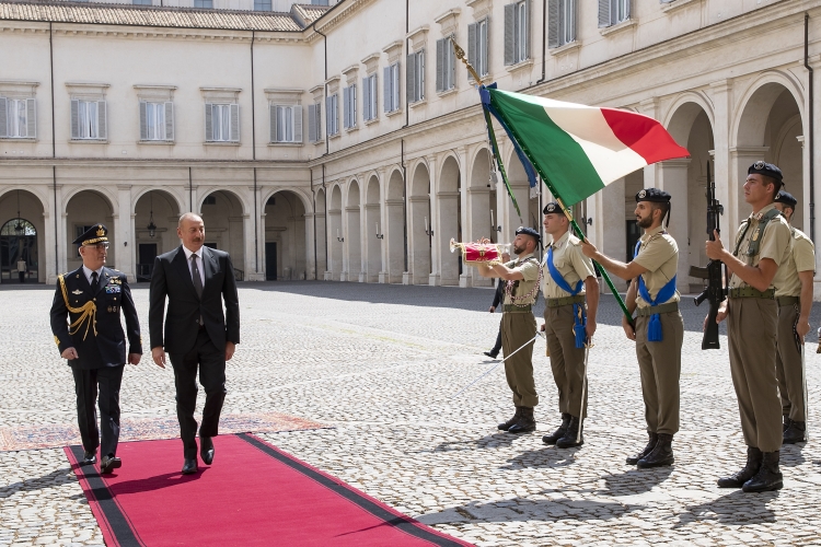 Il Consigliere Militare del Presidente della Repubblica,Gen.S.A.Gianni Candotti,accoglie il Presidente della Repubblica dell’Azerbaigian
