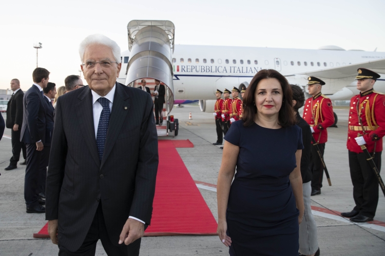 Il Presidente della Repubblica Sergio Mattarella all'all’aeroporto di Tirana,in occasione della visita Ufficiale nella Repubblica d’Albania 