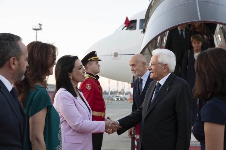 Il Presidente della Repubblica Sergio Mattarella all'all’aeroporto di Tirana,in occasione della visita Ufficiale nella Repubblica d’Albania