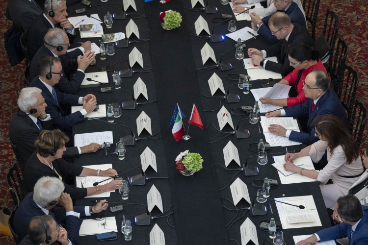 Il Presidente della Repubblica Sergio Mattarella con il Presidente della Repubblica d'Albania Bajram Begaj nel corso dei colloqui allargati alle delegazioni ufficiali
