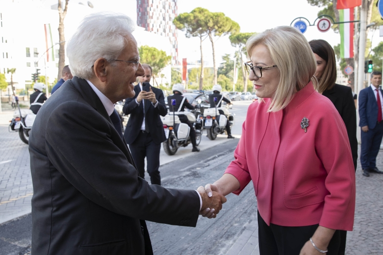 Il Presidente Sergio Mattarella accolto dal Presidente del Parlamento Lindita Nikolla in occasione della Visita Ufficiale nella Repubblica d'Albania 