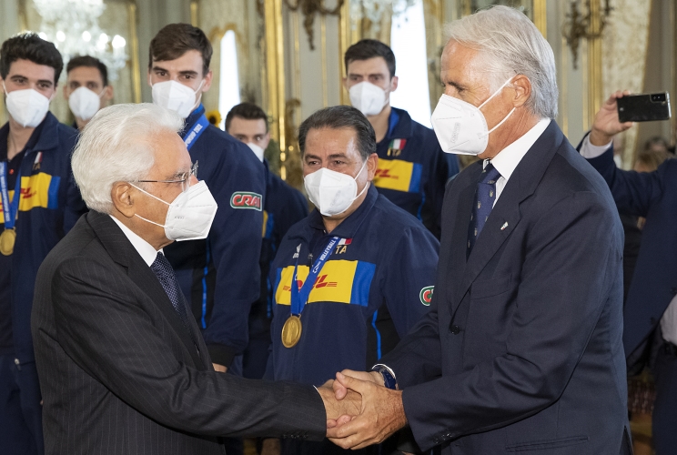 Il Presidente Sergio Mattarella con Giovanni Malagò, Presidente del Comitato Olimpico Nazionale Italiano, in occasione dell'incontro con la Nazionale italiana di pallavolo maschile di rientro dal campionato mondiale