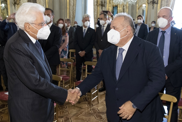 Il Presidente Sergio Mattarella con Giuseppe Manfredi, Presidente della Federazione Italiana Pallavolo, in occasione dell'incontro con la Nazionale italiana di pallavolo maschile di rientro dal campionato mondiale