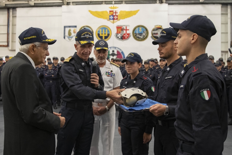 Il Presidente della Repubblica Sergio Mattarella incontra una rappresentanza dell’equipaggio
