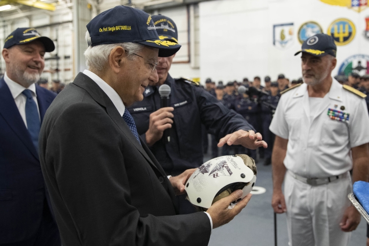 Il Presidente della Repubblica Sergio Mattarella incontra una rappresentanza dell’equipaggio
