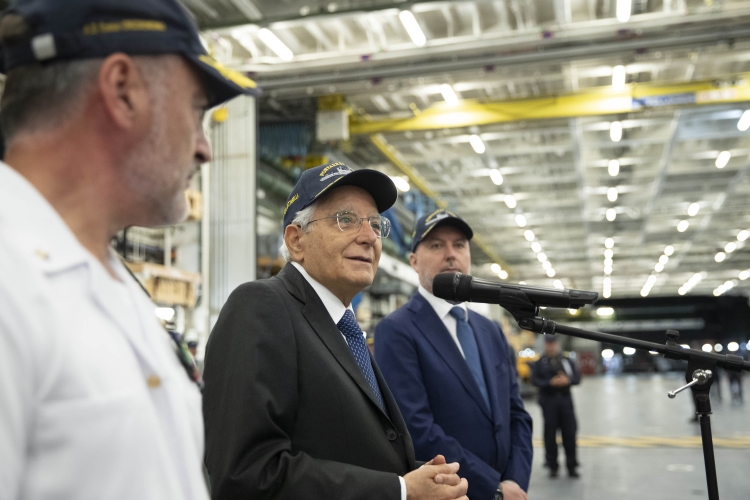 Il Presidente della Repubblica Sergio Mattarella durante il suo indirizzo di saluto ad una rappresentanza dell’equipaggio
