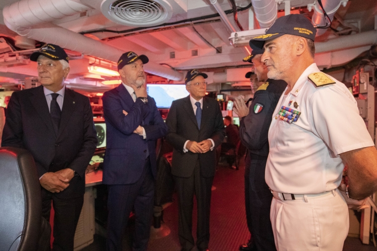 Il Presidente della Repubblica Sergio Mattarella su Nave Cavour 
