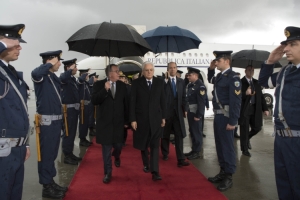 Il Presidente della Repubblica Sergio Mattarella al suo arrivo ad Atene 