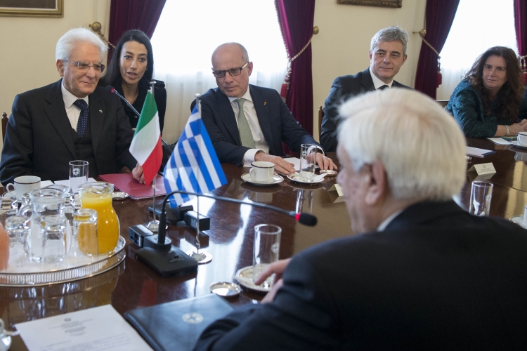 Il Presidente Sergio Mattarella con il Presidente della Repubblica Ellenica Prokopīs Pavlopoulos 