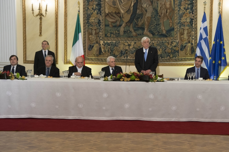 Il Presidente Sergio Mattarella con il Presidente della Repubblica Ellenica Prokopīs Pavlopoulos 