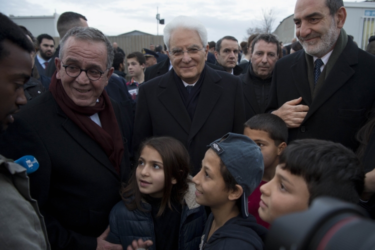 Il Presidente Sergio Mattarella visita il campo profughi di Eleonas