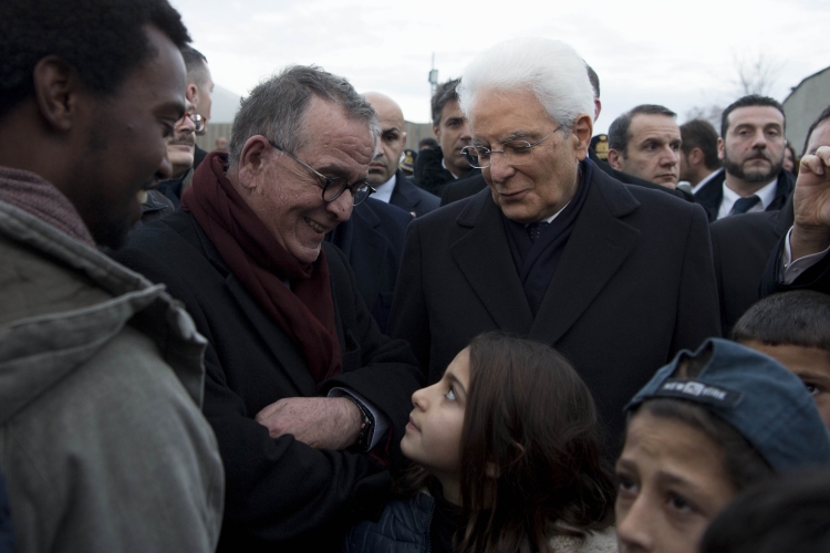 Il Presidente Sergio Mattarella visita il campo profughi di Eleonas 