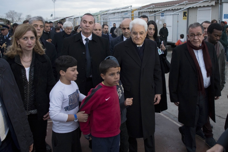 Il Presidente Sergio Mattarella visita il campo profughi di Eleonas 