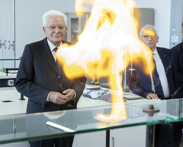 Grugliasco - Il Presidente della Repubblica Sergio Mattarella assiste ad una dimostrazione in occasione della visita i laboratori dell'Istituto di Istruzione Superiore "Curie - Vittorini" in occasione dell'inaugurazione dell'anno scolastico 
