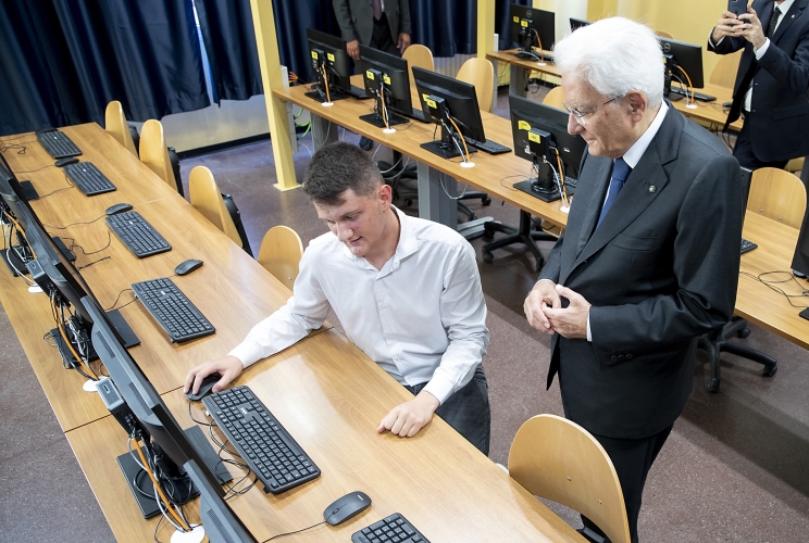 Grugliasco - Il Presidente della Repubblica Sergio Mattarella visita i laboratori dell'Istituto di Istruzione Superiore "Curie - Vittorini" 